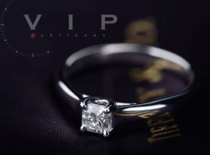 TIFFANY & Co. Lucida engagement ring in 950 platinum and 0.29 ct Lucida diamond (size 50)